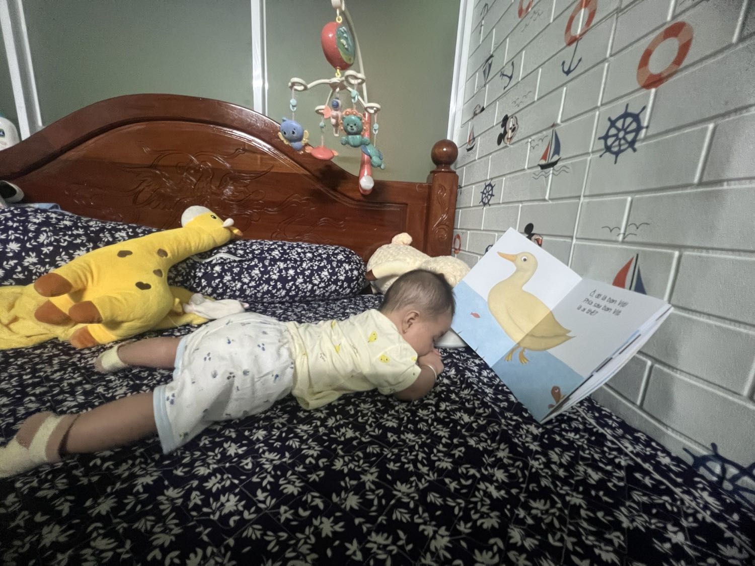 Ngày mai tưởng niệm ngày Đức Phật Nhập Niết Bàn, từ nay đến ngày mai mỗi Phật tử hãy cố gắng gieo trồng một chút phước lành như phóng sinh, tụng kinh hoặc giúp đỡ bất kì một ai để dâng lòng thành này lên cúng dường chư Phật. 
Phước đức này bất khả tư nghì, nếu rủ được thêm ai làm phước cùng nữa thì viên tròn công đức.
Làm phước chớ nên một mình
Mà ta nên rủ nhiều người làm theo
Gieo vào người tâm hạnh từ bi
Từ nhân duyên đó phước ta đong đầy
Vô Thường Ngày mai tưởng niệm ngày Đức Phật Nhập Niết Bàn, từ nay đến ngày mai mỗi Phật tử hãy cố gắng gieo trồng một chút phước lành như phóng sinh, tụng kinh hoặc giúp đỡ bất kì một ai để dâng lòng thành này lên cúng dường chư Phật. 
Phước đức này bất khả tư nghì, nếu rủ được thêm ai làm phước cùng nữa thì viên tròn công đức.
Làm phước chớ nên một mình
Mà ta nên rủ nhiều người làm theo
Gieo vào người tâm hạnh từ bi
Từ nhân duyên đó phước ta đong đầy
Vô Thường