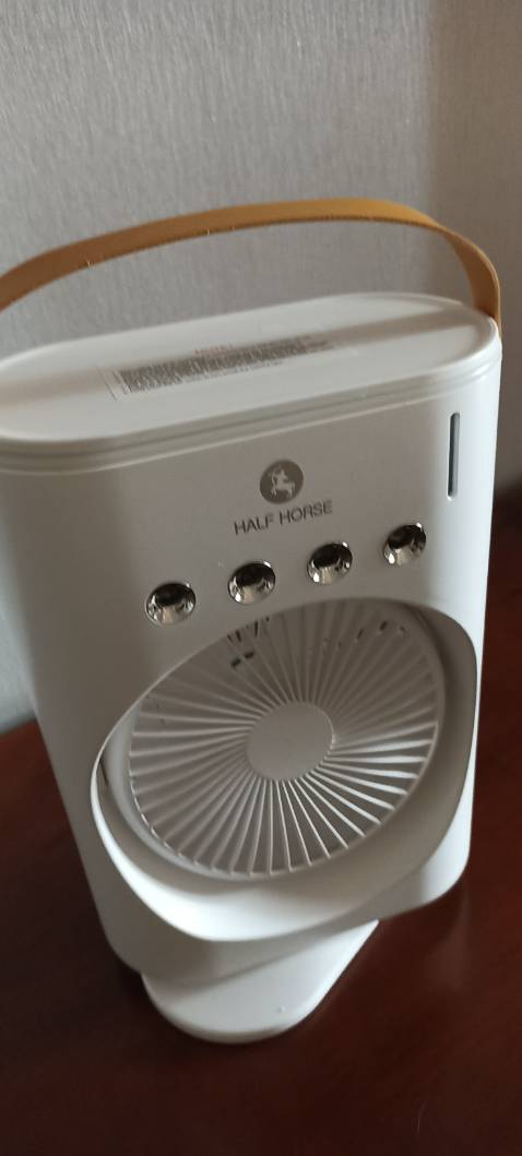 Động cơ mạnh, 
Quạt chạy êm _ Phung sương bốn vòi." Nhưng" mình có thể sử dụng hai hoặc ba đều được cả. 
Mọi người ơi nên mua quạt này sử dụng khi mùa hè nóng bức.
Mình mua hai khi sử dụng phung sương mọi người nên thủ chai nước kế bên siêng năng chăm nước đừng để cạn nước!