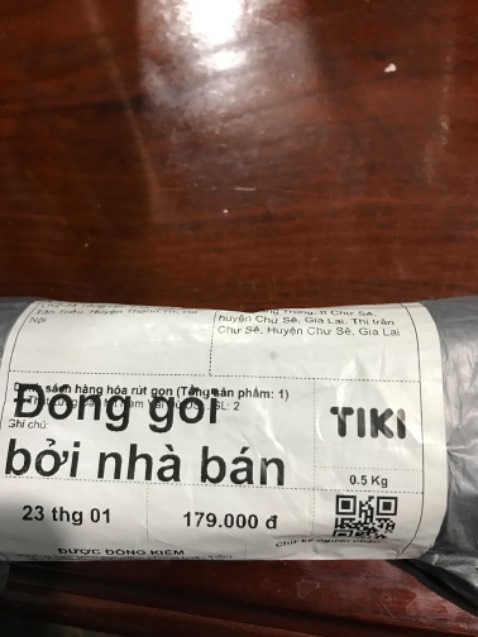 Mua 2 cái tặng ông nội cái ông ngoại cái đeo đi chúc tết chất phết