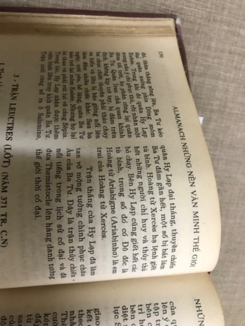 Sách có ảnh màu rất đẹp về các bức phù điêu, chạm khắc, bản đồ trận chiến cổ xưa giá trị và các bức hoạ vẽ lại các trận đánh sắc nét. Chữ to. Giấy bóng, đọc dưới ánh điện hơi loá.

Các trận đánh được mô tả sơ lược, phác hoạ các dữ kiện chính dưới hình thức viết và hình ảnh. Có thể người dịch không hiểu tường tận trận đánh và/hoặc chỉ dịch theo đúng những gì mô tả nên người đọc rất khó hiểu và khó theo dõi. Mình vừa đọc vừa tra wiki hoặc almanach mới hiểu rõ diễn biến trận đánh.

Tóm lại, sách này chỉ dành cho những ai đã có hiểu biết và kiến thức về các trận chiến lịch sử, và đọc sách này như là sơ đồ thông tin để nhớ lại.

Kèm dưới đây là hình chụp 1 trận chiến ở 2 nguồn để mọi người hình dung được