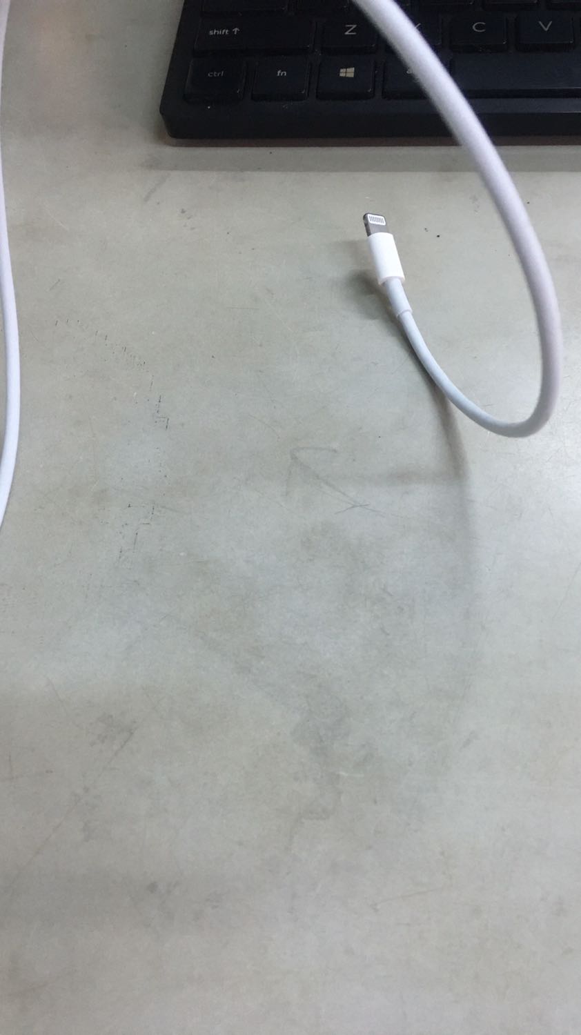 Tiki giao hàng nhanh. Nhưng mà mình dùng dk 1 ngày. Cắm vào rút ra mà nó bong luôn rồi