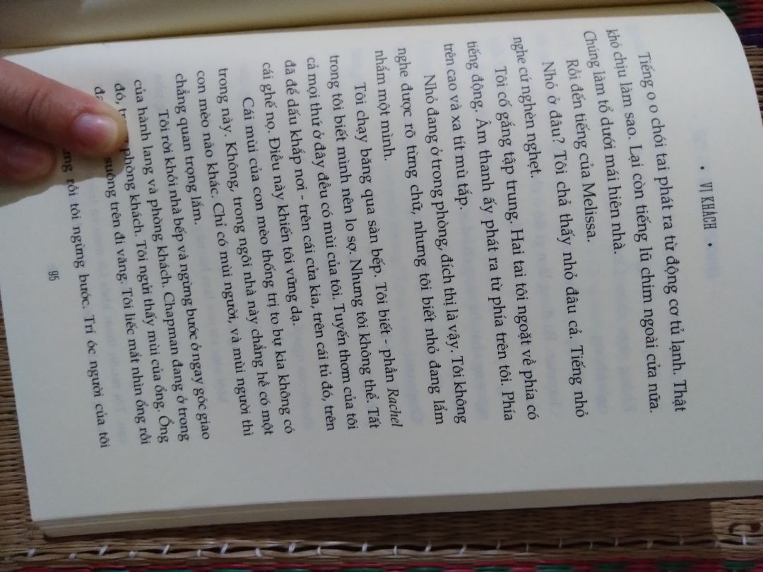 giao hàng nhanh, thiết kế bìa đẹp, sách bị bụi, chắc để nằm kho lâu quá :)
