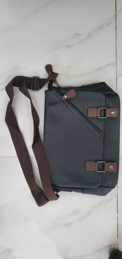 Thiết kế đẹp, chất liệu da mềm, nhiều ngăn tiện ích, túi chắc chắn khóa kéo hoàn thiện đẹp