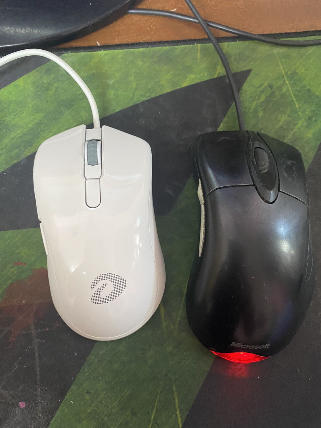 Hàng đóng gói và ship rất nhanh. Cảm nhận là nhìn hơi lởm. Nhưng với 300k thì cũng rất tốt. Sự dụng cũng rất mượt.