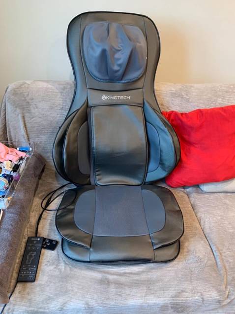 Sử dụng rất tốt, đệm massage rất êm, lực massage điểu chỉnh đươc, có nhiều chế độ massage khác nhau nên ngồi liên tục không chán. Dùng một lúc là tự ngắt được khá an toàn, không sợ chập cháy. Mặc dù máy hơi nặng với to nhưng để một chỗ như phòng làm việc hay phòng đọc sách để dùng đều rất hợp lý.