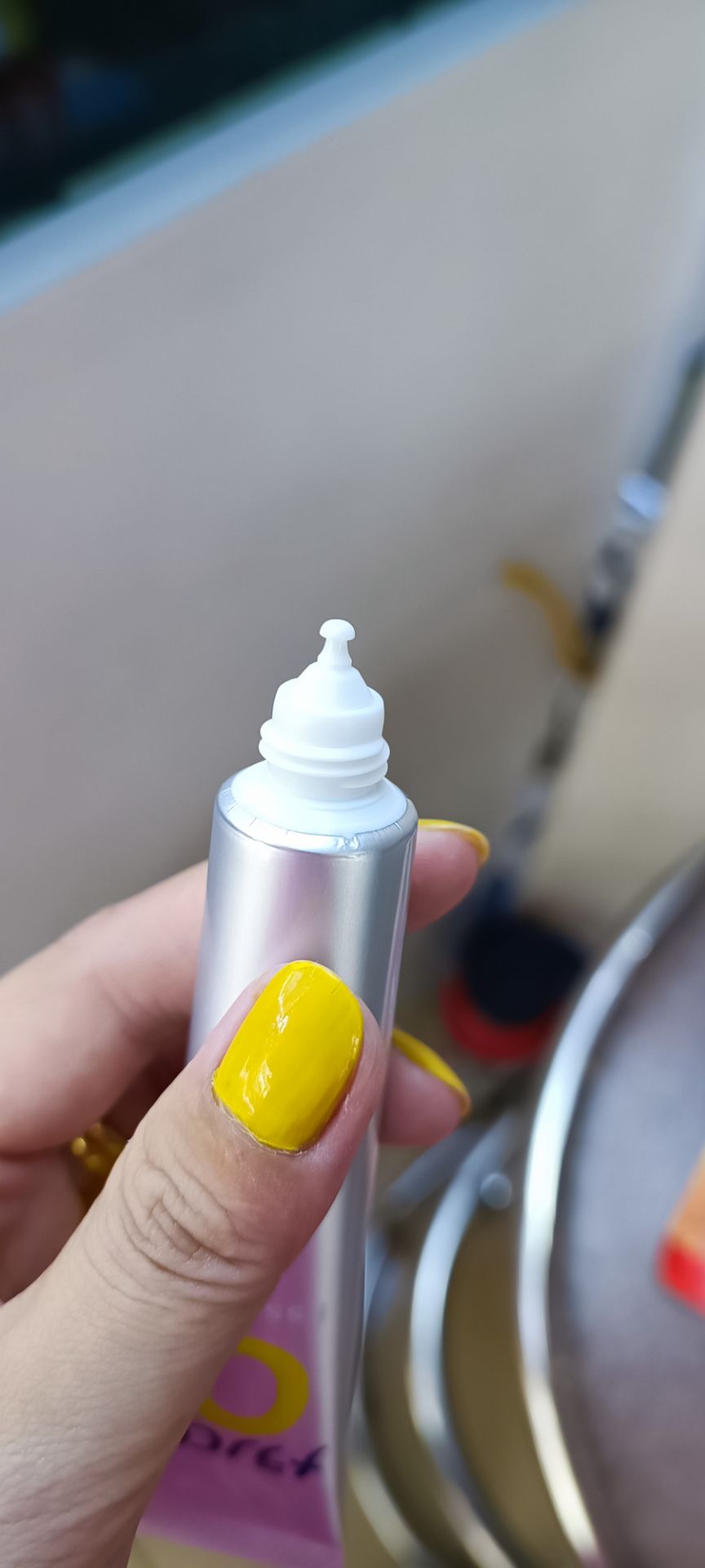 tưởng được tặng tuýp kcn size nhỏ..nhưng nhận hàng size lớn luôn..thời tiết dạo này nắng gắt nữa..món quà ý nghĩa quá luôn..mình đặt giá 250k..còn sp *** thì lần đầu dùng..chưa biết hiệu quả ra sao.nhưng của hãng cũng yên tâm❤