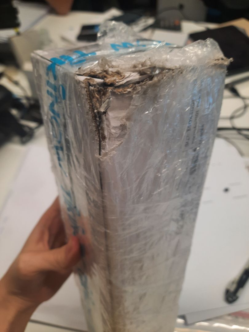 5 sao cho tấm lót, 1 sao cho vận chuyển, cái hộp k hiểu sao nó cháy hay gì mà mất góc hộp may k dính bên trong. lót đẹp nha