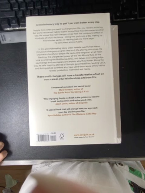 Sách rất đẹp, bao bìa cẩn thận, cầm rất nhẹ, chật lượng giấy rất tốt, màu sắc thì rõ nét, rất đáng với số tiền bỏ ra