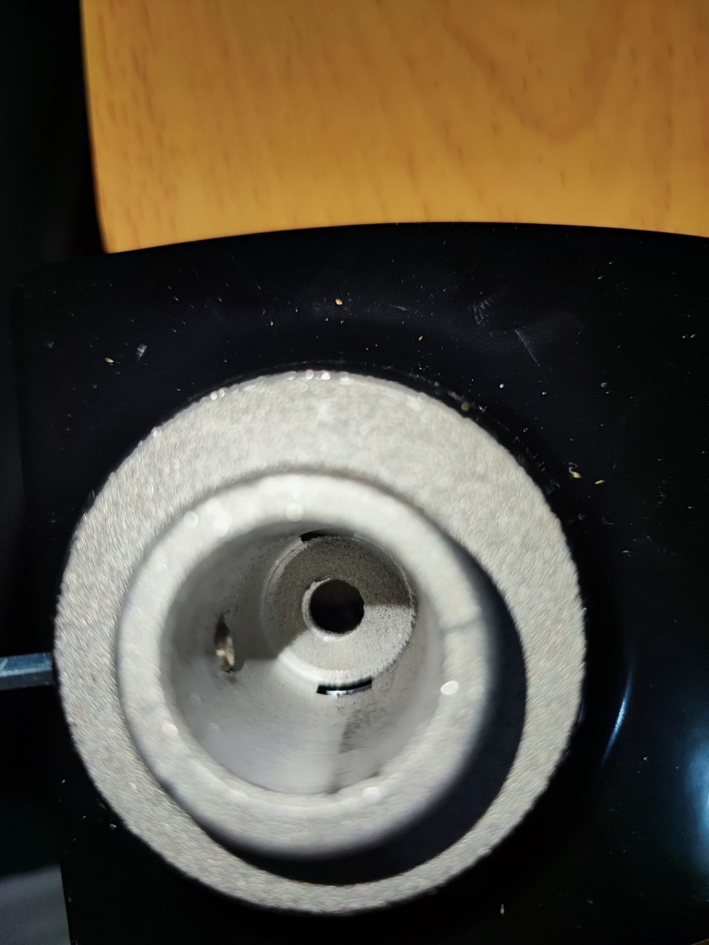 Ốc siết giữ chân arm không siết vào được. nhưng thôi, rẻ hơn chỗ khác thì nó thế