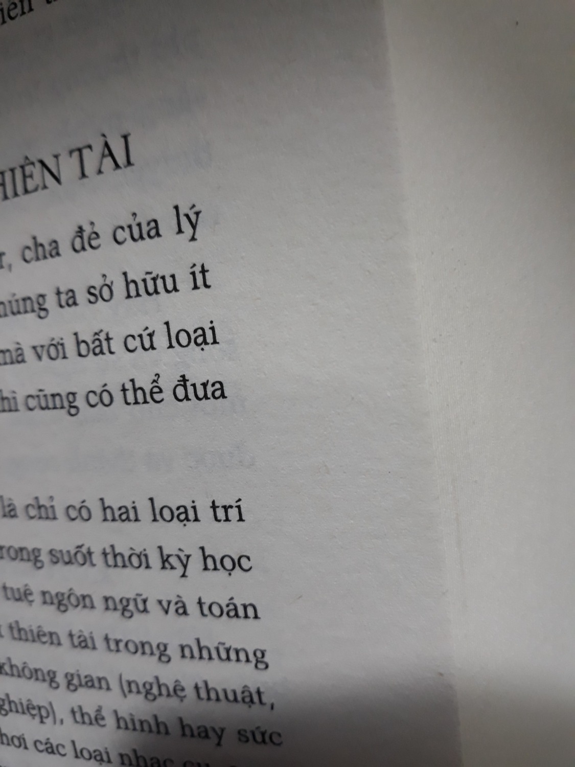 GIẤY BÊN TRONG CHẤT LƯỢNG RẤT KÉM, QUYỂN SÁCH 98.000Đ, cầm nhẹ tênh, không sử dụng được lâu. Mình mua 3 quyển thì quyển này chất lượng giấy kém nhất.