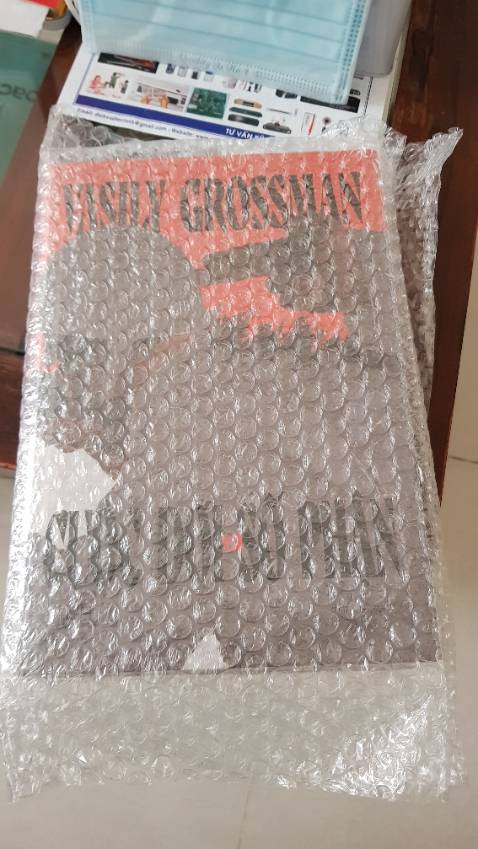 Sách có bao chống shock. Bản thân sách có bọc nhựa. Sách mới tinh , bìa cứng . Cảm ơn shop TIKI giao hàng đúng hẹn . Anh shipper nhiệt tình.