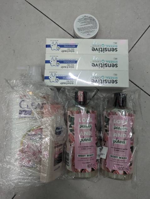 Dầu gội hợp với tóc, sạch, thoáng.
Mùi thơm dễ chịu