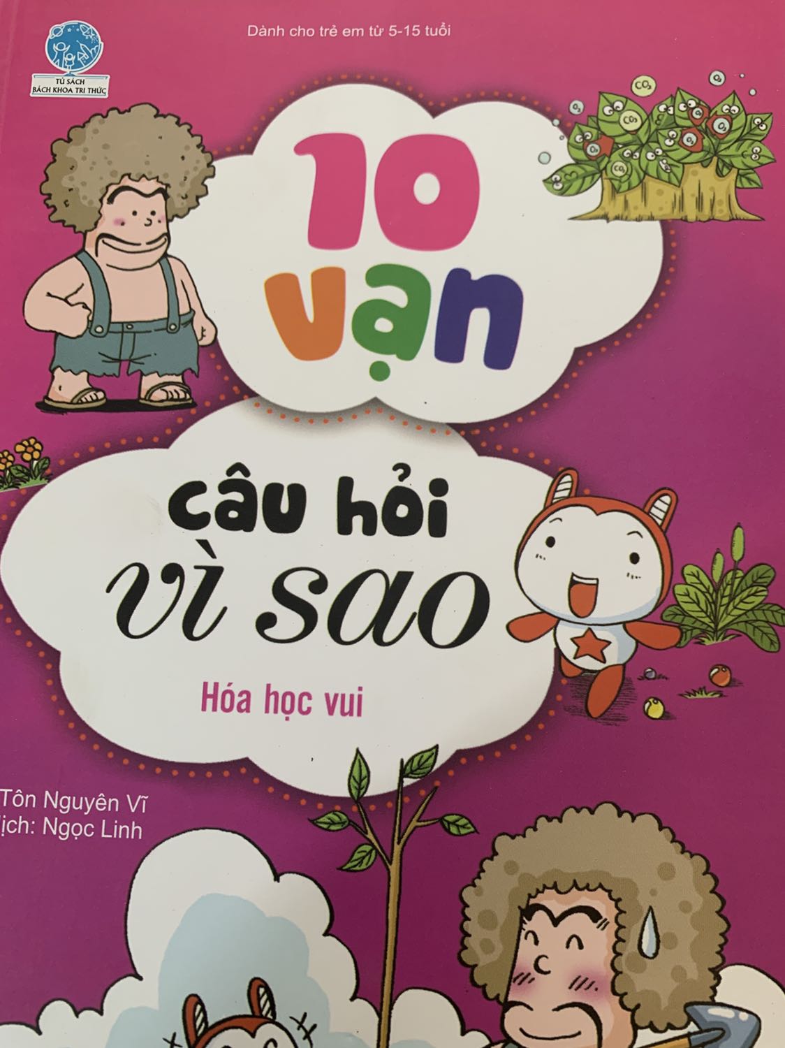 Những câu hỏi được giải đáp sinh động bằng những câu chuyến ngắn dí dỏm làm bé đọc và nhớ lâu hơn. Có những câu hỏi mà người lớn còn chưa biết nè!