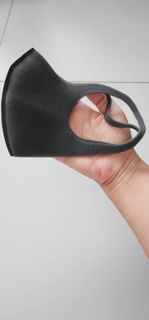 Chất liệu tốt, lúc đầu mới xài hơi có mùi của chất liệu mới nhưng sau đó ok