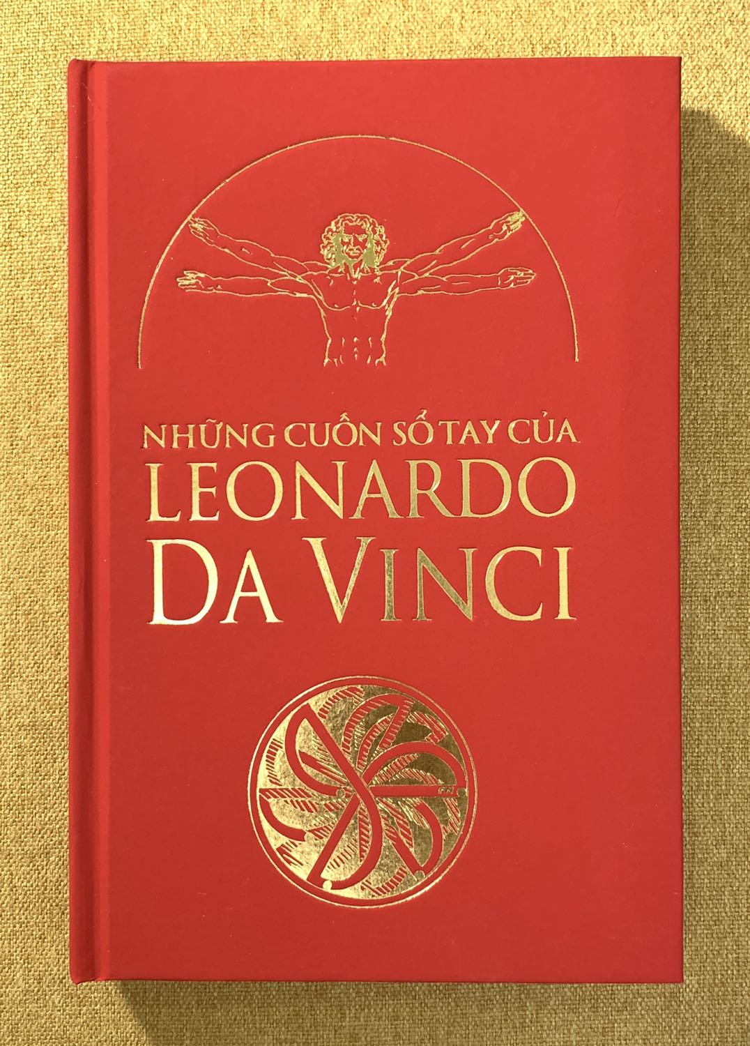 Đóng gói sơ sài, giao hàng ổn. Sách ~160 trang. Đa phần là những ghi chú ngắn gọn, có nhiều hình minh hoạ, sách tham khảo cho những tâm trí tò mò. Đóng gói sơ sài, giao hàng ổn. Sách ~160 trang. Đa phần là những ghi chú ngắn gọn, có nhiều hình minh hoạ, sách tham khảo cho những tâm trí tò mò.