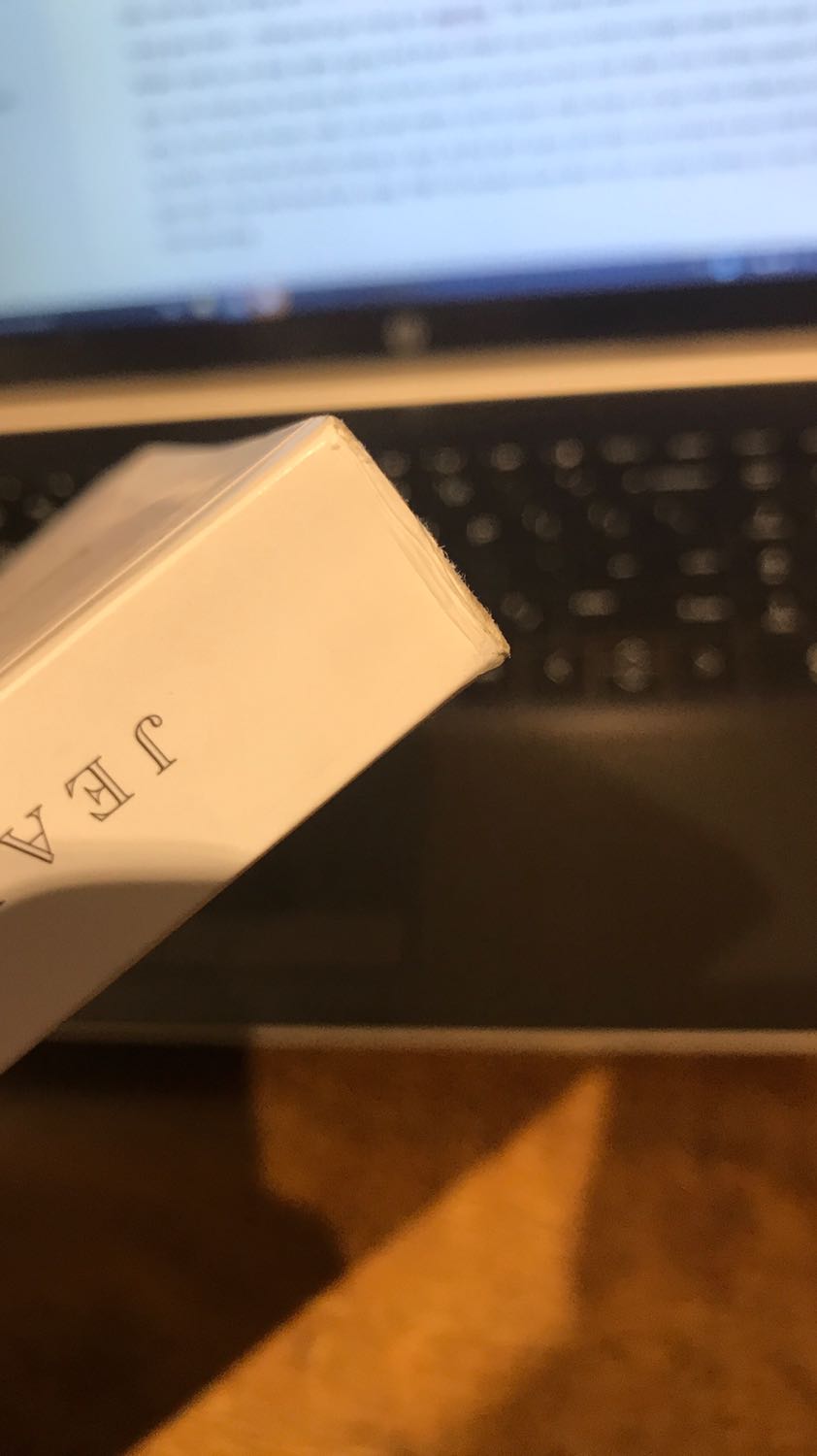 Sách in màu, sách trình bày đẹp mình rất ứng y. Nhưng Tiki giao sách hơi móp, không như những lần trước. Đối với một đứa yêu sách như mình thì mình thấy hơi khó chịu nên mình đáng 4 sao. Btw, cái bìa đẹp nên cho thêm 1 sao nữa.