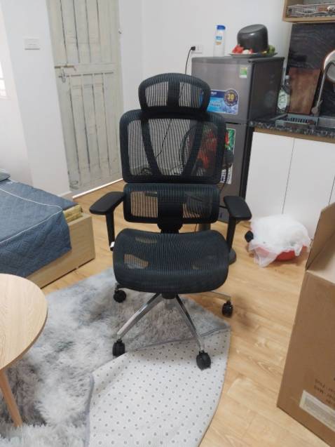 Giao hàng nhanh, có người lắp đặt tận nhà. Ghế có khá nhiều tính năng cái này mình cần trải nghiệm thêm mới đánh giá độ hiệu quả được, chất liệu độ hoàn thiện và độ chắc chắn thì oki. chỉ có ít chỉ thừa ở lưới, tay vịn phần nhựa xước nhẹ. Nhưng thôi không vấn đề gì chắc do vận chuyển. Giao hàng nhanh, có người lắp đặt tận nhà. Ghế có khá nhiều tính năng cái này mình cần trải nghiệm thêm mới đánh giá độ hiệu quả được, chất liệu độ hoàn thiện và độ chắc chắn thì oki. chỉ có ít chỉ thừa ở lưới, tay vịn phần nhựa xước nhẹ. Nhưng thôi không vấn đề gì chắc do vận chuyển.