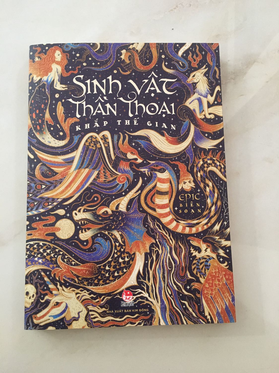 Tiki giao hàng nhanh, sách còn nguyên vẹn, bìa được thiết kế đẹp, nội dung là các câu chuyện về nhiều loài sinh vật thần thoại rất hay và hấp dẫn