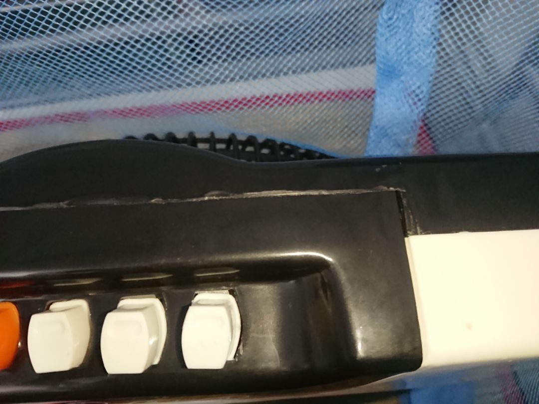 vẫn ổn, tiền nào của nấy. bề ngoài thì đẹp nhưng chỉ có chi tiết mình chụp là lỗi như v và lại rất dể rớt ra nếu di chuyển. nói chung k đc như mong đợi.