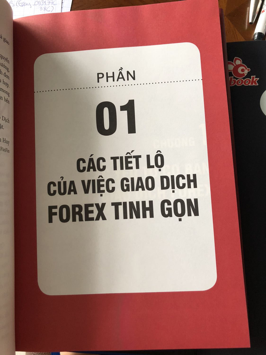 Mình thích mua bìa cứng vì thường sẽ là sách màu và trang giấy dày, mịn ( Nhưng mình bảng của Fin Fin này lại chỉ in màu các trang đầu và chương 1 các trang sau giấy bắt đầu thô ráp hơn và toàn bộ k có in màu kể cả các trang đầu chương ( chỉ chương 1 là in màu còn lại các chương thì k) và chất lượng giấy càng k tốt!  
Đóng gói và giao hàng rất kĩ và nhanh nhưng về chất lượng giấy thì mình k thích!