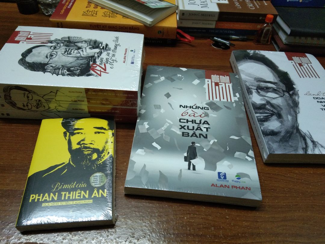 Sách rất đẹp. Nội dung thì quá sát thực và tuyệt vời. Cá nhân mình yêu thích TS Alan Phan do đó, đối với sách của Ông mình rất trân trọng và biết ơn khi có cơ hội được sở hữu và học hỏi từ đây.
Cảm ơn Happy Live và Tiki vẫn duy trì những tài sản của Thầy Alan đến tận bây giờ. Respect.