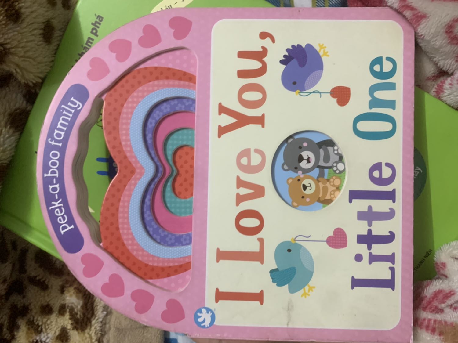 Sách vừa cũ vừa dơ ngoài ra còn có phần giống như bị mốc