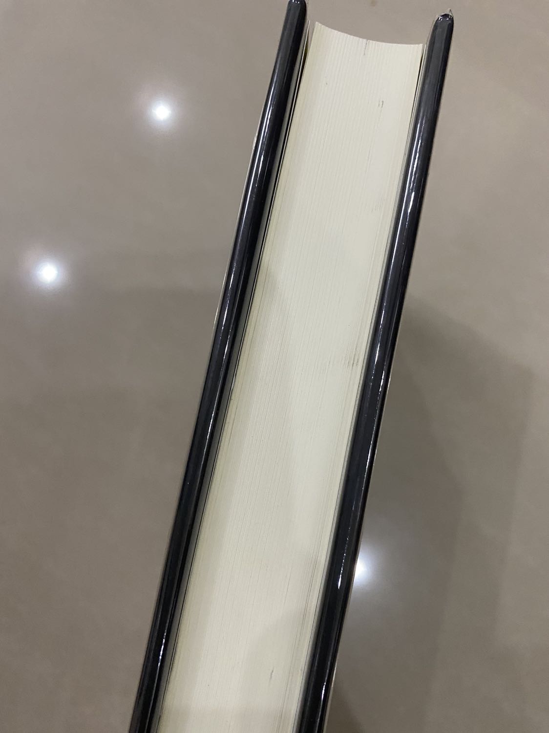 Giao hàng siêu nhanh dù đang trong mùa dịch ^^
Đây là cuốn sách nghiên cứu chuyên sâu và cẩn trọng của học giả đầu ngành - Joseph Campbell. Cuốn này cần thiết đối với những ai quan tâm và bắt đầu nhập môn thần thoại học nhé. Tìm hiểu về “monomyth” (hành trình của vị anh hùng) cũng sẽ giúp các bạn thấu tỏ về các nhân vật Hero của điện ảnh hiện nay đó 😉