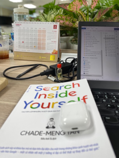 Bìa sách đẹp, lôi cuốn để về tối nay đọc đây. Thanks Tiki