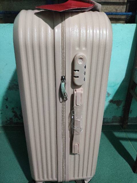 Mình nhận được vali rồi. Màu hồng siêu xinh luôn. Vali đẹp, chắc chắn. Bánh xe di chuyển tốt mà giá bán lại hợp lý nữa chứ. Tks shop nhiều nhé.