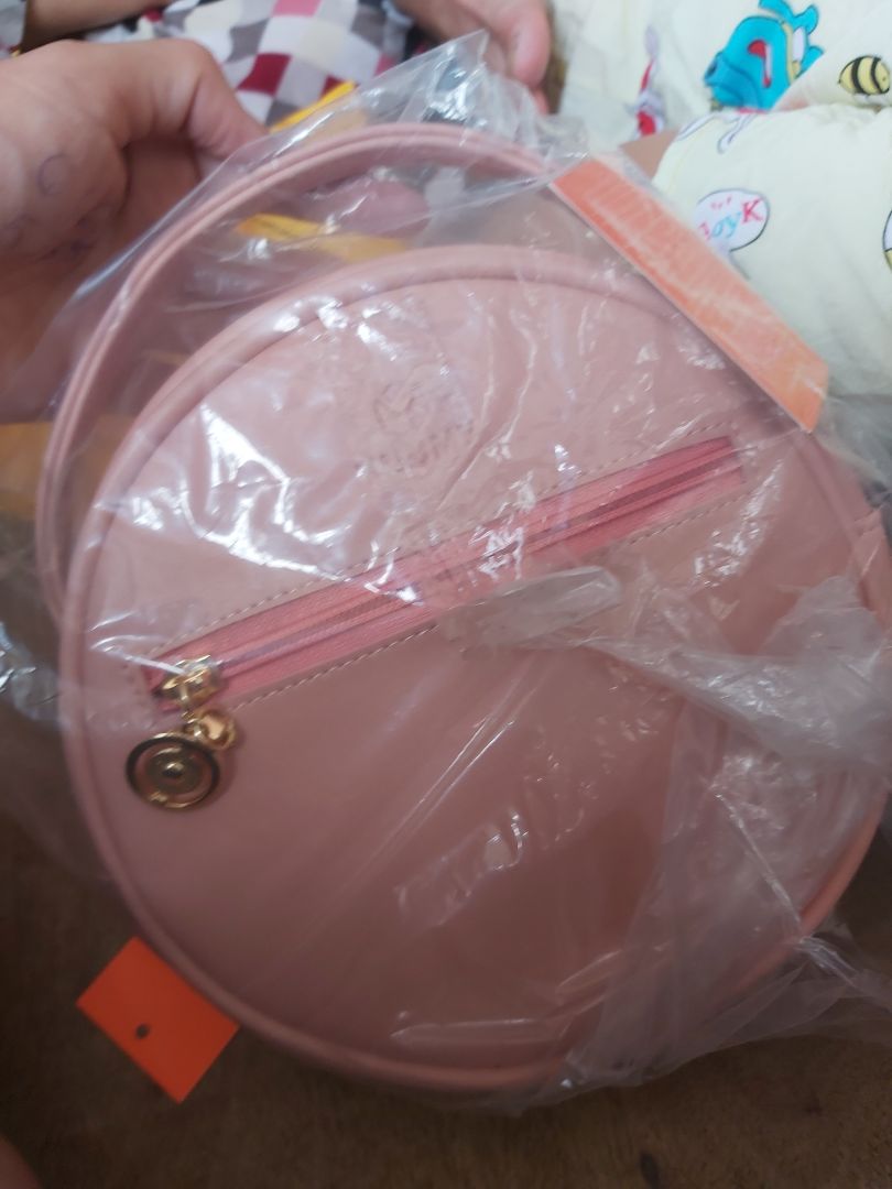 rất hài lòng, hàng giao đúng mẫu,túi đẹp