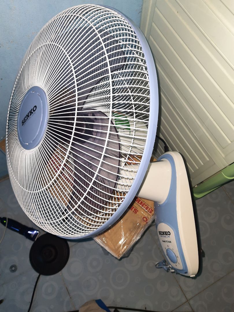 quạt đẹp. hiệu Senko thì khỏi bàn bền. giao hàng nhanh ko bể ko trầy. dễ lắp ráp. hành 9 hãng giấy bảo hành đầy đủ. l love tiki? quạt đẹp. hiệu Senko thì khỏi bàn bền. giao hàng nhanh ko bể ko trầy. dễ lắp ráp. hành 9 hãng giấy bảo hành đầy đủ. l love tiki?