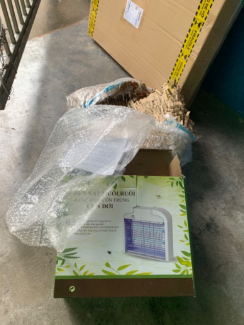 Shop làm ăn chán thật không kiểm tra trước khi giao! Vừa mới nhận hàng chưa biết có bền không nhưng đèn 1 bóng lên 1 bóng không lên! Tốn thời gian thật