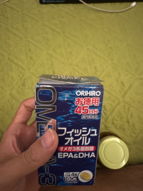 Hàng không giống chính hãng, viên cứng, không có tem hay seal gì dán hộp. Hộp rất sơ xài.