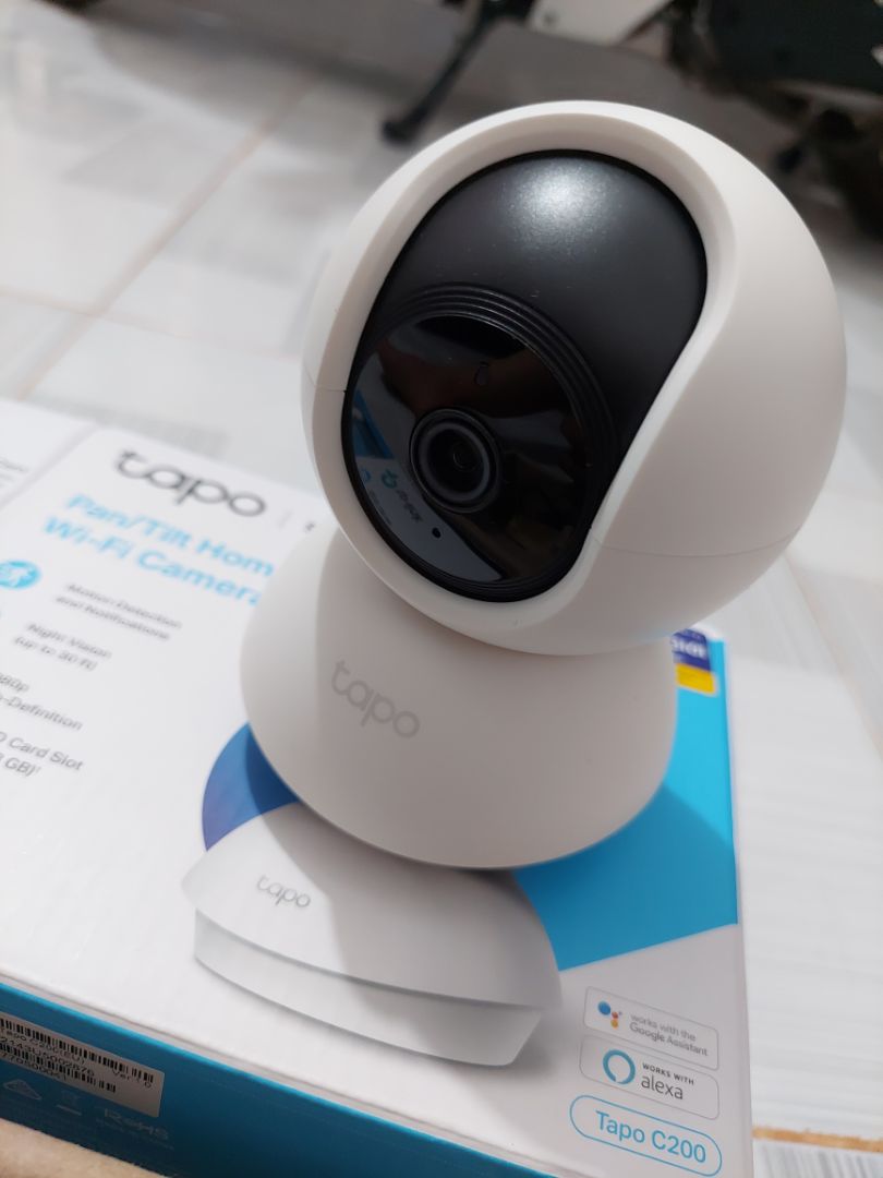 -giao hàng nhanh kinh khủng, mới đặt sáng hôm 8/12 mà nay 9/12 có hàng r
-có tem niêm phong đàng hoàng
-dc bảo hành 2 năm nữa, tuyệt
-mình mới dùng lần đầu,tải app về và cài đặt cũng rất dễ,tiện dụng
-giao diện đơn giản k rối mắt
-có cả nói chuyện với người trước camera nữa,lao to rõ tiếng nói và nghe luôn
-tắt đèn *** quay đêm cũng rất rõ nha mn, vì có hồng ngoại
-mình mua về để thỉnh thoảng xem mấy bé ở nhà ra sao thôi.
-còn về lâu về dài thì để dùng rồi mới biết
-chứ thấy với mức giá 479k thì quá sứng đáng rồi, không đòi hỏi gì thêm