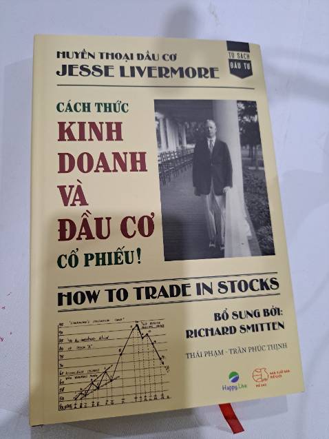 Mới nhận hàng. Chưa đọc nên chưa biết nội dung ntn. Bữa nào đọc sẽ gửi bình luận tiếp. Sách bìa cứng, sắc nét khá đẹp. Giấy bên trong cũng đẹp. Chỉ có điều biểu đồ in màu đen nhỏ xíu hơi khó nhìn 1 chút ạ.