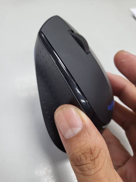 Phím êm nhạy, nhỏ gọn. Bàn phím và chuột đã được trang bị sẵn pin.