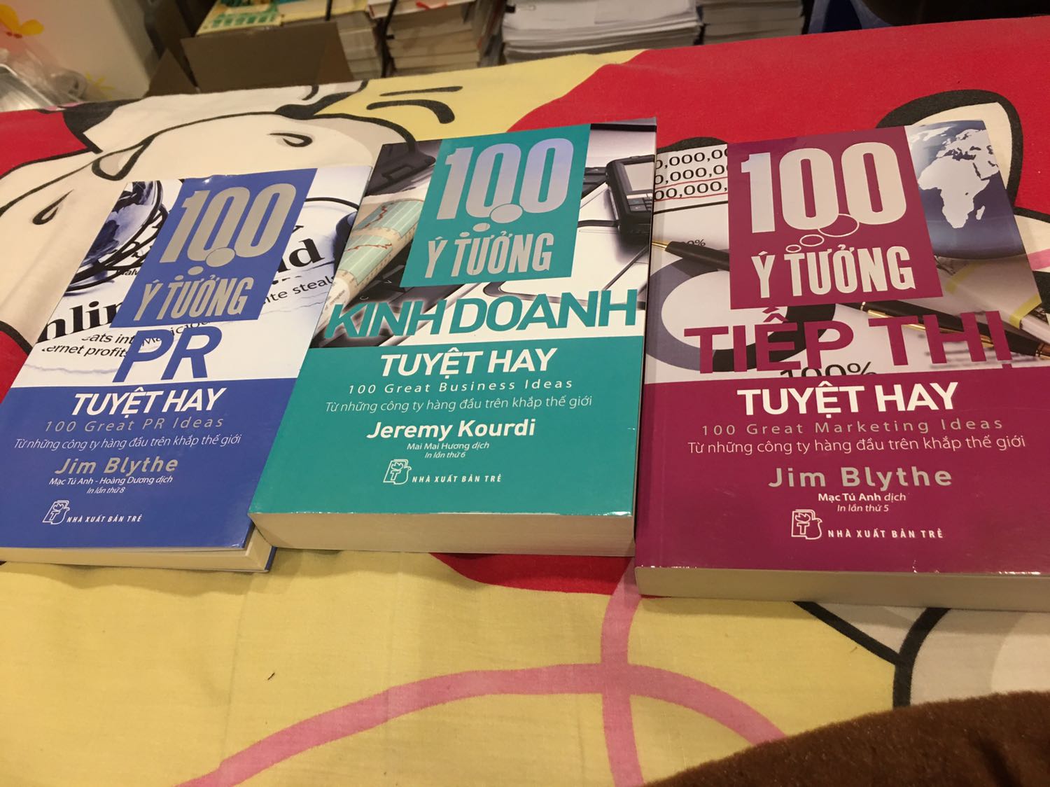 Kiến thức thực tế. Tiki đóng gói cẩn thận, giá ok. Nên mua ạ.