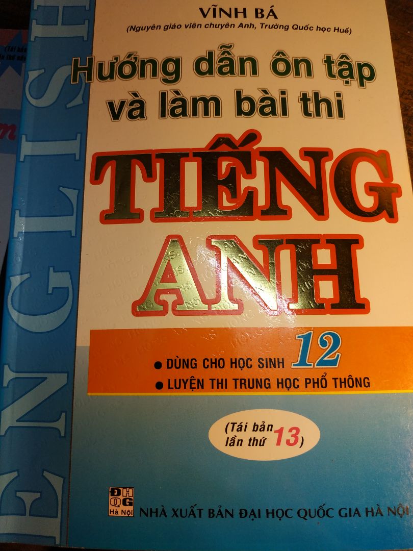 Mua nhiều lắm nhưng để dùng dần rồi mới đánh giá >v< về quyển này thì mình thấy nhìn chung dạng bài rõ ràng, phạm vi câu hỏi rộng, từ hay, khó... có cả trắc nghiệm lẫn tự luận.
Điểm trừ: chất lượng giấy ko đc tốt (ko thành vấn đề với mình lắm đâu ;)
Chỉ có keys mà ko có giải chi tiết ( tự học, tự tra cứu nên sẽ chủ động hơn ?)