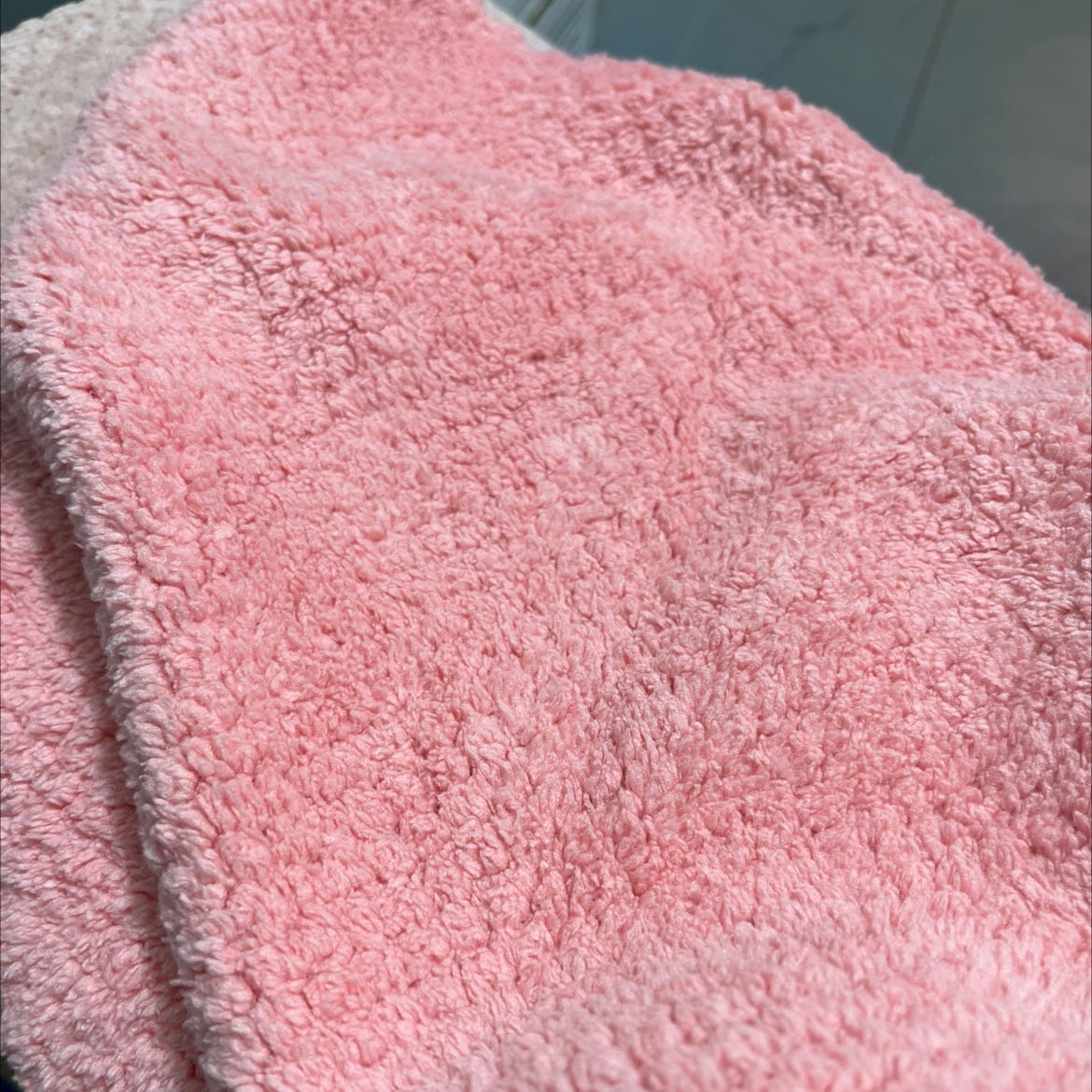 Hàng đẹp, khăn mềm mịn dày, rất thích nhe shop, sẽ ủng hộ, tks shop