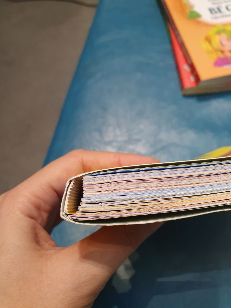 Chỉ có mức 1 sao nhỉ, không có mức 0 sao. Sách mới nhận mà rách hết trơn gáy, ruột đi đường ruột, bìa đi đường bìa, không còn gì để nói, thật sự rất thất vọng. Mua 1 lúc 5 quyển nhưng 3 quyển sách khác bình thường. Còn 2 quyển Gi Gỉ Gì Gi này thì quá tệ.