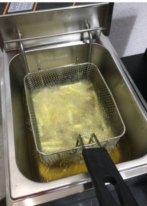 Nồi ok lắm ạ dùng thử thấy thời gian nóng dầu rất nhanh, không toát nhiệt nên chiên đều vàng, giòn ngon, nồi có nắp nên hạn chế mùi nữa.  rất vừa ý ạ. Cảm ơn shop