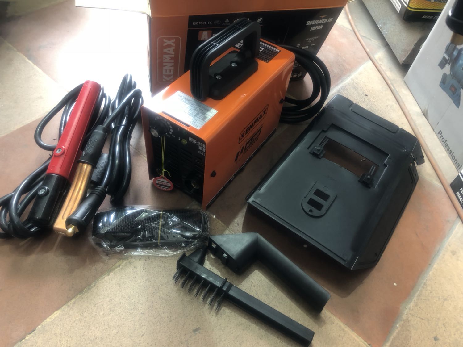 Máy hàn ngấu, không bị dính, chạy êm. Giao hàng nhanh và cẩn thận. Nhân viên nhiệt tình