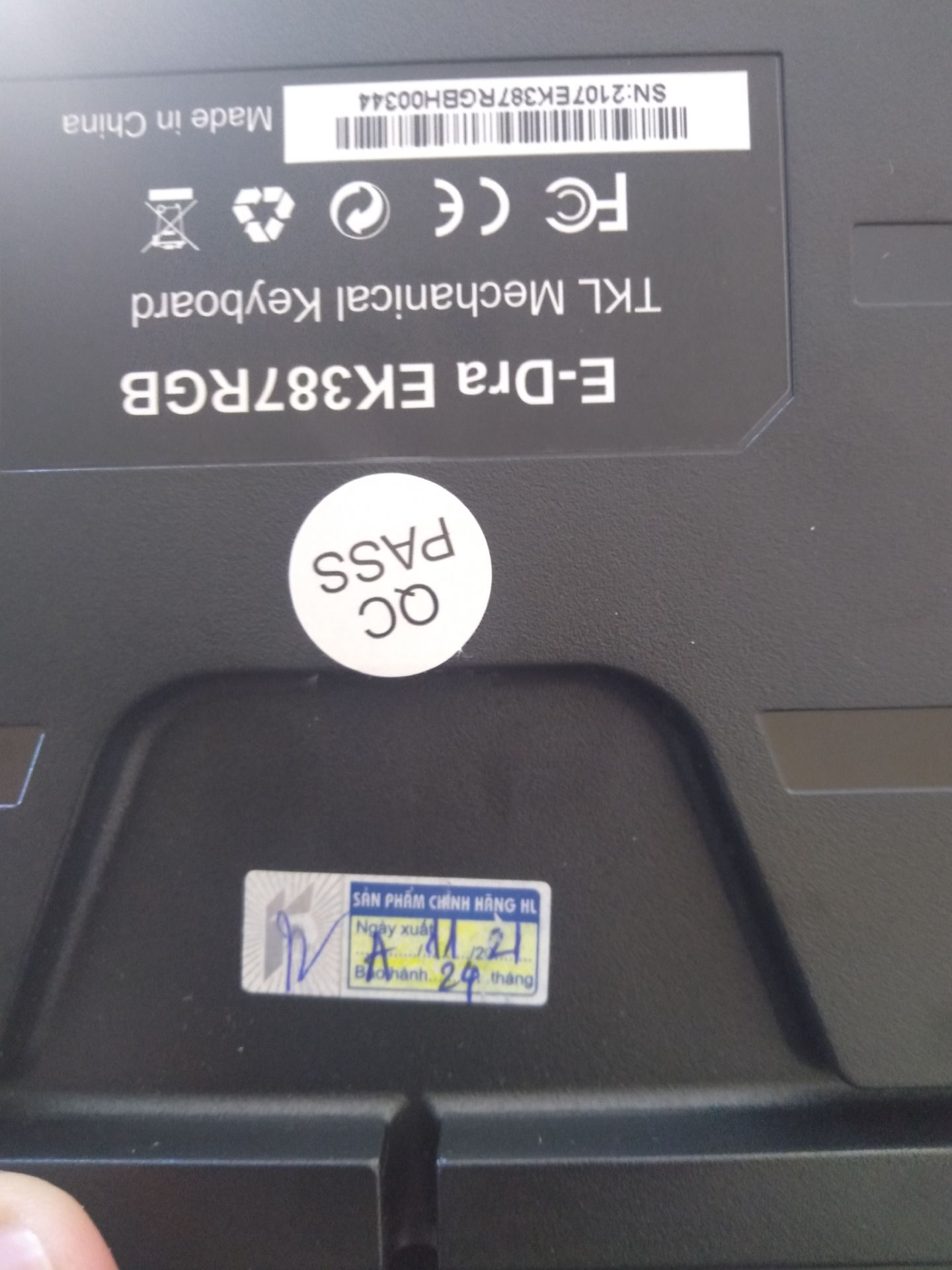 hàng chính hãng đúng mẫu mã nhưng sao team xuất hàng lại 11/2021 trôi mất 4 tháng bh ?