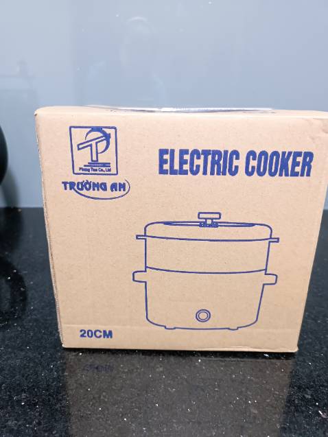 Nồi nấu nhanh, có hai chức năng nấu nhanh và chậm, có lớp chống dính an toàn, rất dễ dàng vệ sinh sau khi nấu xong.
Vỏ thùng carton thân thiện với môi trường