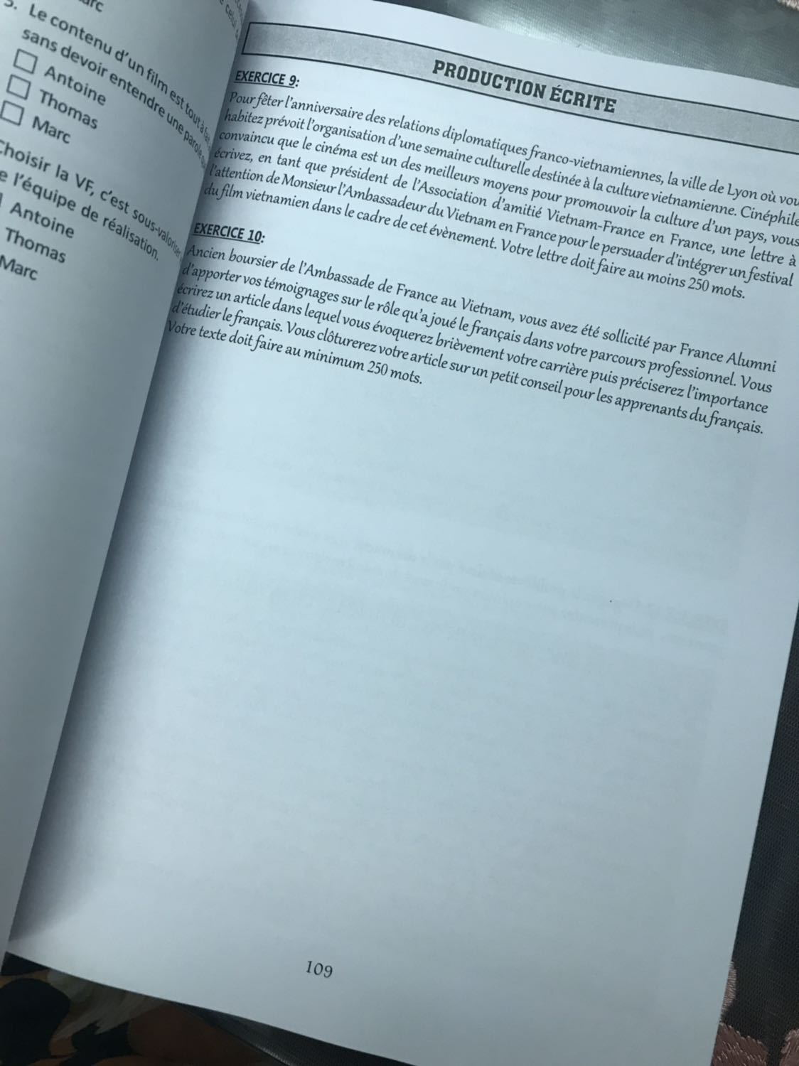 Một cuốn sách rất đáng để mua❤️
Có file nghe QR rất tiện lợi cho bạn nào không tiện nghe bằng CD, sách rất đẹp, có cả đáp án phần nghe rõ ràng?