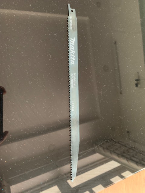 Mình có mua bộ chuyển đổi máy khoan thành máy cưa nhưng khổng có lưỡi, sau đó đặt mua lưỡi cưa nhưng không lắp vào được. Mẫu lưỡi cưa của bộ chuyển đổi máy khoan là loại nào vậy