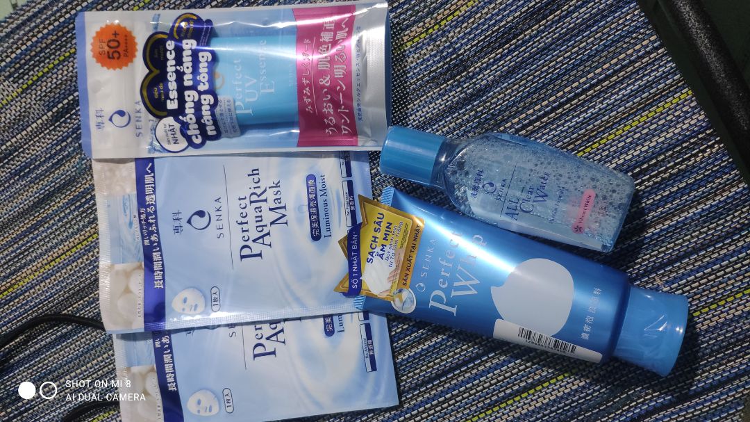sữa rửa mặt mình vừa oder ở Shopee..1 srm+1 tt cũng 63k..nhưng thấy Tiki sale lại đặt tiếp..kcn mình chưa dùng..nên chưa biết hiệu quả thế nào..lần đầu dùng kcn senka..còn srm..thì mình dùng qua 2 dòng..màu hồng(khô da)..màu xanh lá cho da mụn đang dùng cũng ok..giờ mình đổi qua màu xanh dương này thử xem sao..nhưng Senka thì yên tâm rồi❤❤cả như hình giá 138k ạ