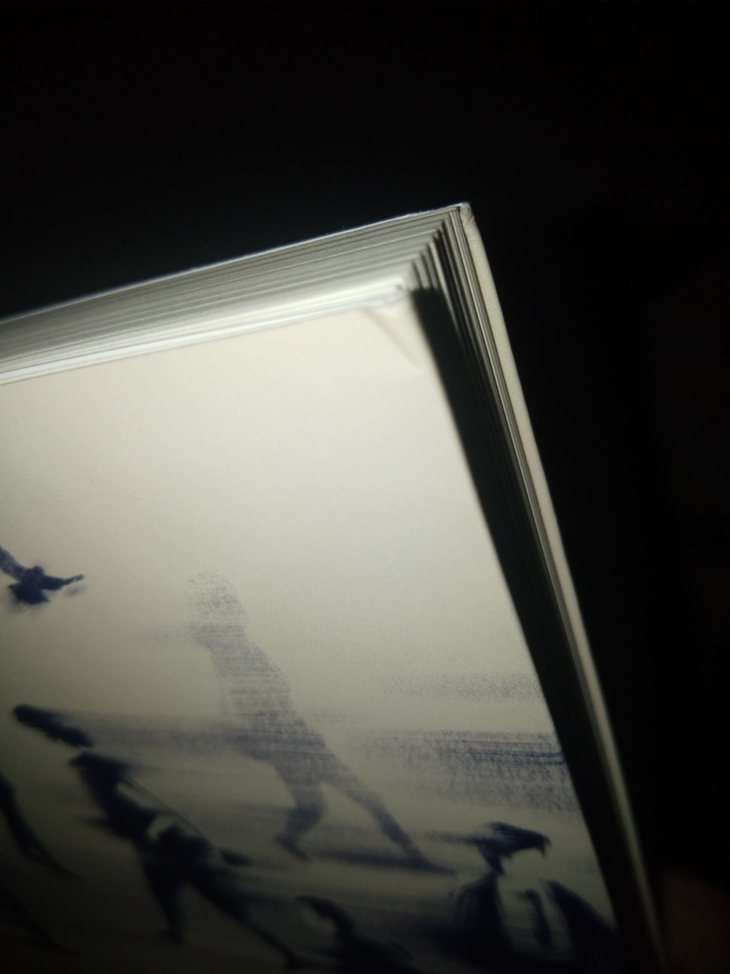 Giao Hàng Nhanh ( mới 2 ngày là giao tới rồi) 
Sách đẹp nhưng có cong góc một xíu nhưng thôi ko sao cho shop 5 sao nha 
Lần sau shop cãi thiện phần đóng gói một xíu shop nên gói thêm 1 lớp bọc ngoài cho sách như vậy khi cho vào hộp nó sẽ ko bị cong góc