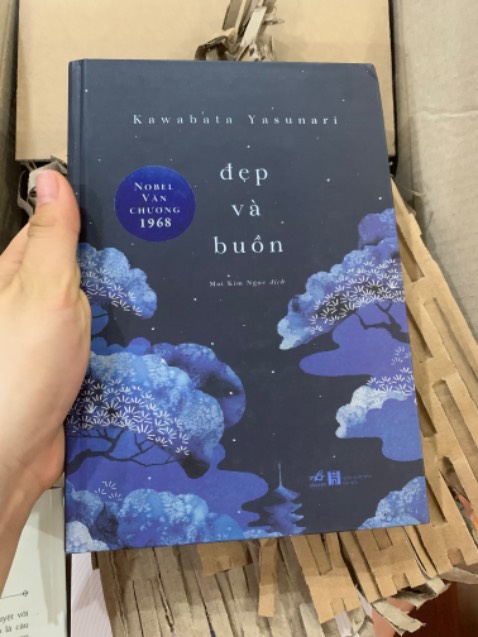 Sách nhìn rất cũ và móp méo luôn, k hiểu được dạo này tiki làm ăn kiểu j luôn. Đợt này sách mình bị gãy góc hết trơn