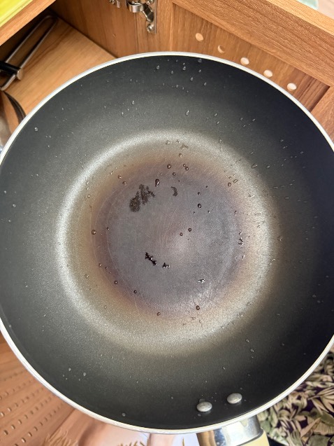 Chảo xài 6 tháng của mình. Liên hệ bảo hành: ko bảo hành. Lý do: chảo xài quá nhiệt

Các bạn xài chảo chống dính phải cực kì nâng niu, kỹ lương nha, đừng giống mình.

Tiki hỗ trợ nhiệt tình: 5 sao cho tiki